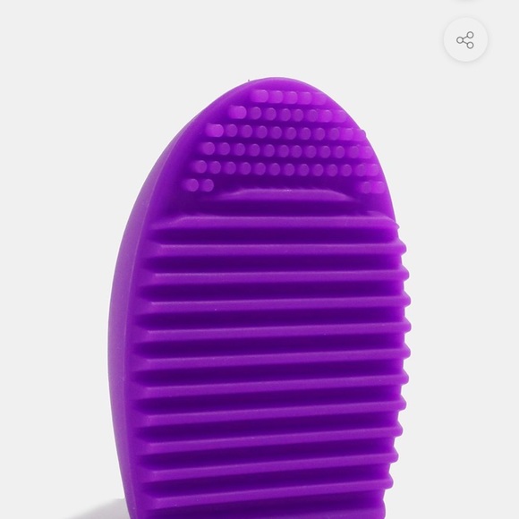 Hot Pink Brush Cleansing Egg - Picture 2 of 4